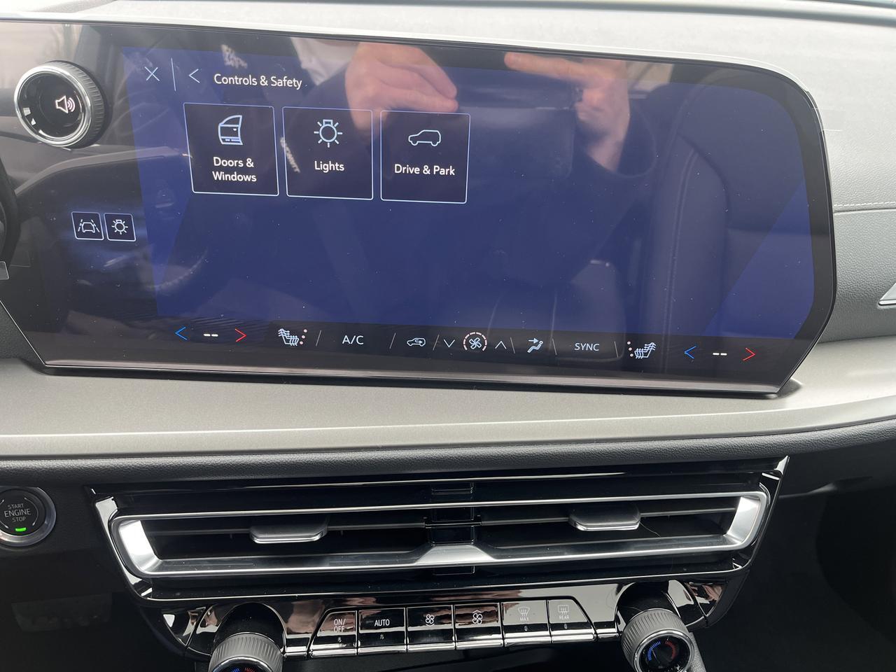 2026 Chevrolet Traverse LT AWD Sun&Wheel DrvrConfPkgs w/Sunroof 20s HtdEvotex RrCamMirror HD-SrrndVsn Saukville WI