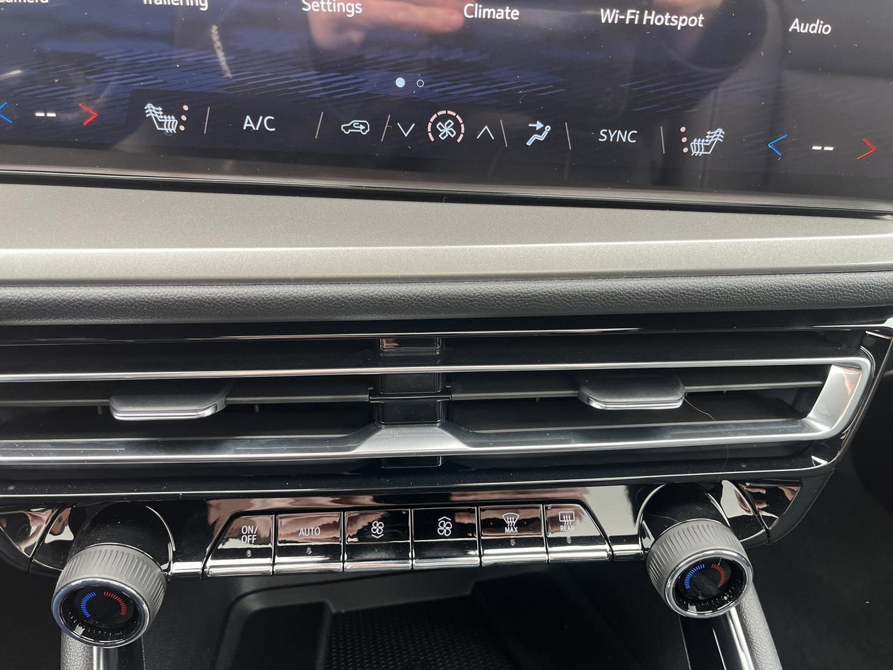 2026 Chevrolet Traverse LT AWD Sun&Wheel DrvrConfPkgs w/Sunroof 20s HtdEvotex RrCamMirror HD-SrrndVsn Saukville WI