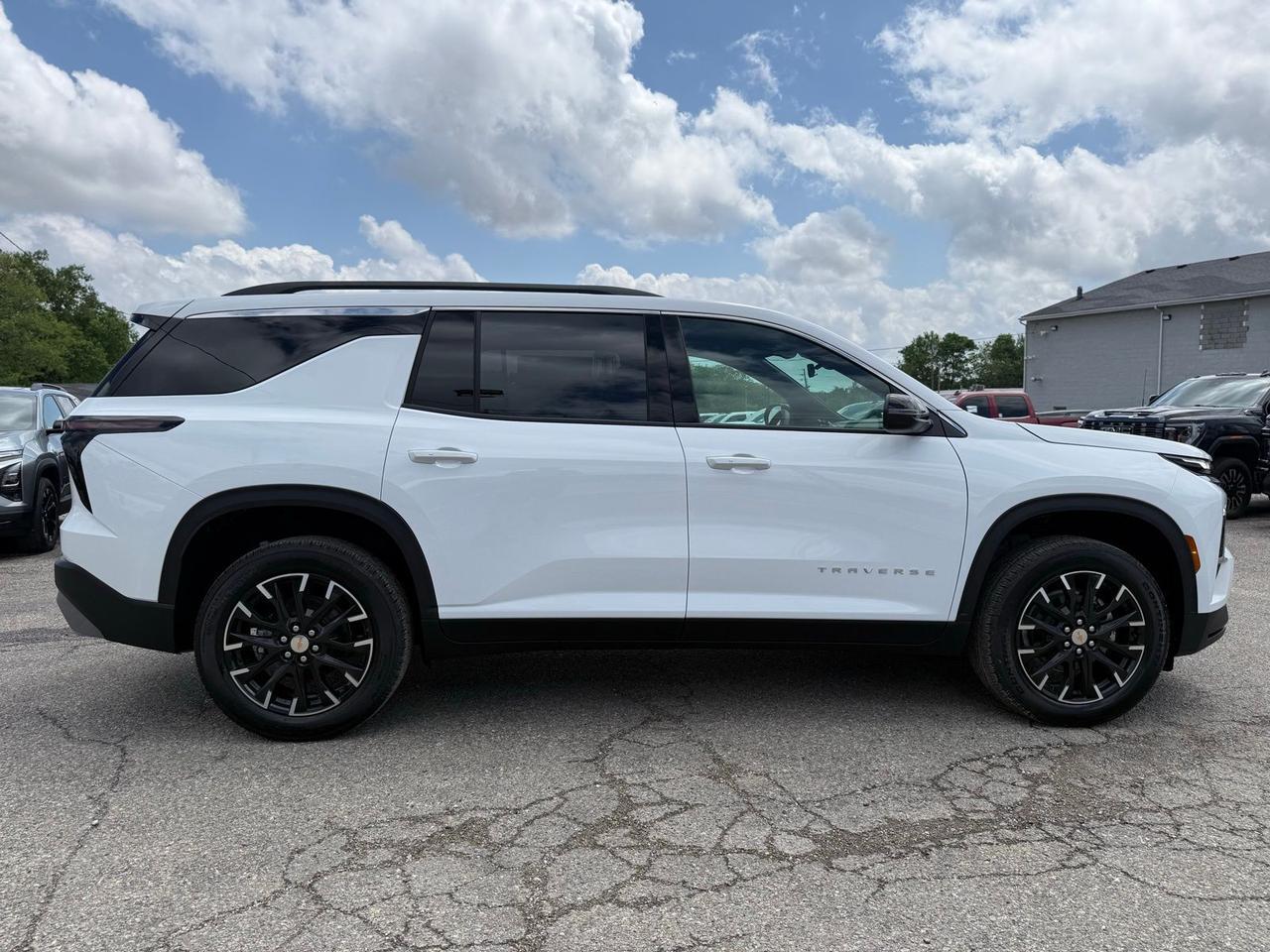 2026 Chevrolet Traverse LT Crestwood KY
