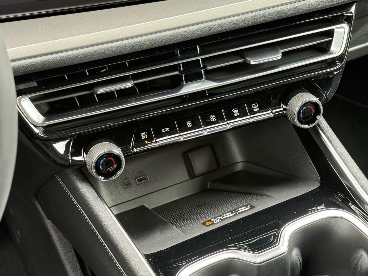 2026 Chevrolet Traverse LT Crestwood KY