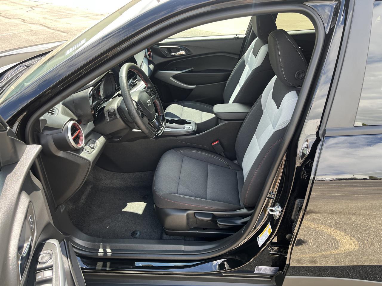 2026 Chevrolet Trax 1RS DriverConfidencePkg w/RearParkAssis LaneChangeAlert RearXTrafficAlert HtdSeats HtdSteeringWheel Saukville WI