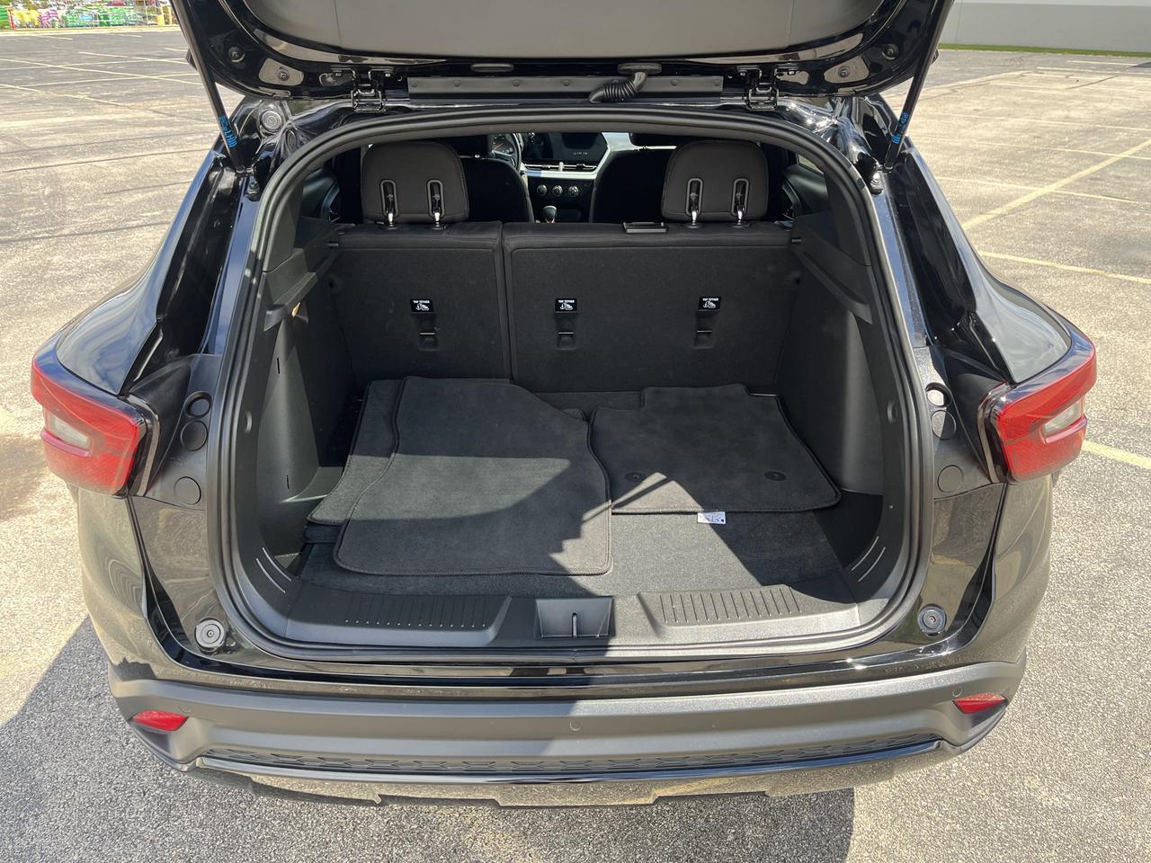 2026 Chevrolet Trax 1RS DriverConfidencePkg w/RearParkAssis LaneChangeAlert RearXTrafficAlert HtdSeats HtdSteeringWheel Saukville WI