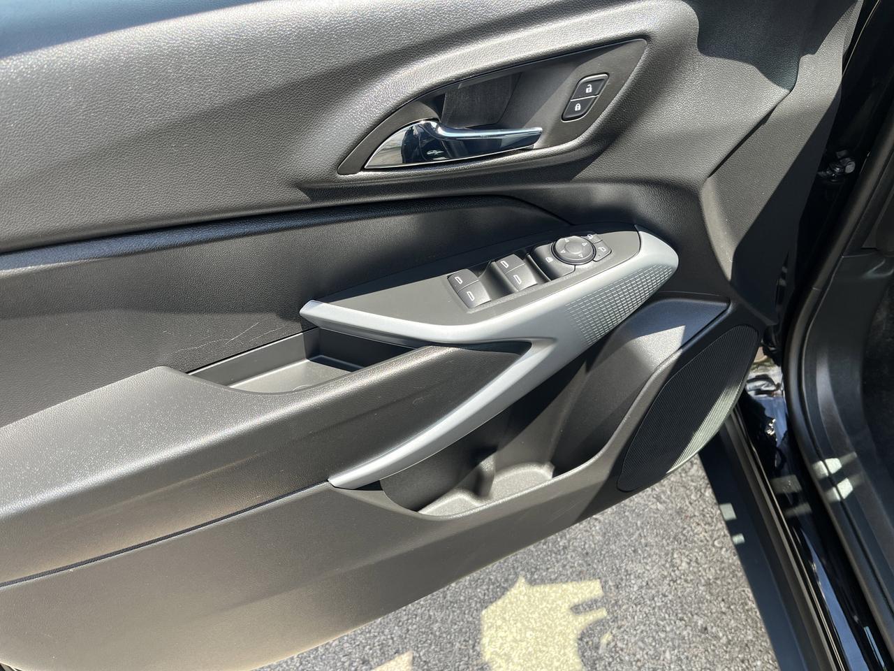 2026 Chevrolet Trax 1RS DriverConfidencePkg w/RearParkAssis LaneChangeAlert RearXTrafficAlert HtdSeats HtdSteeringWheel Saukville WI