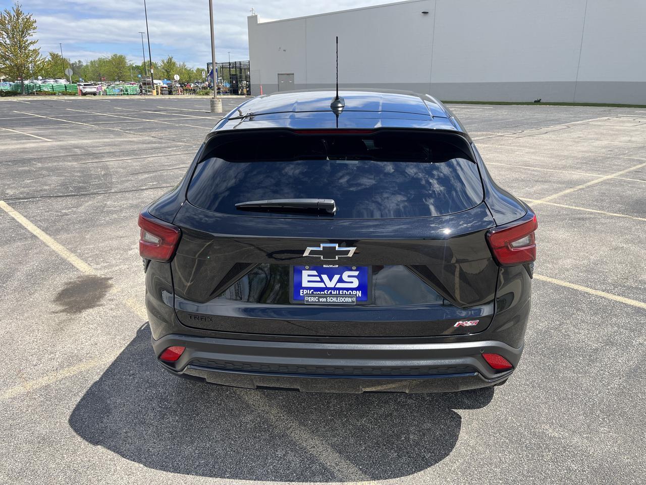 2026 Chevrolet Trax 1RS DriverConfidencePkg w/RearParkAssis LaneChangeAlert RearXTrafficAlert HtdSeats HtdSteeringWheel Saukville WI