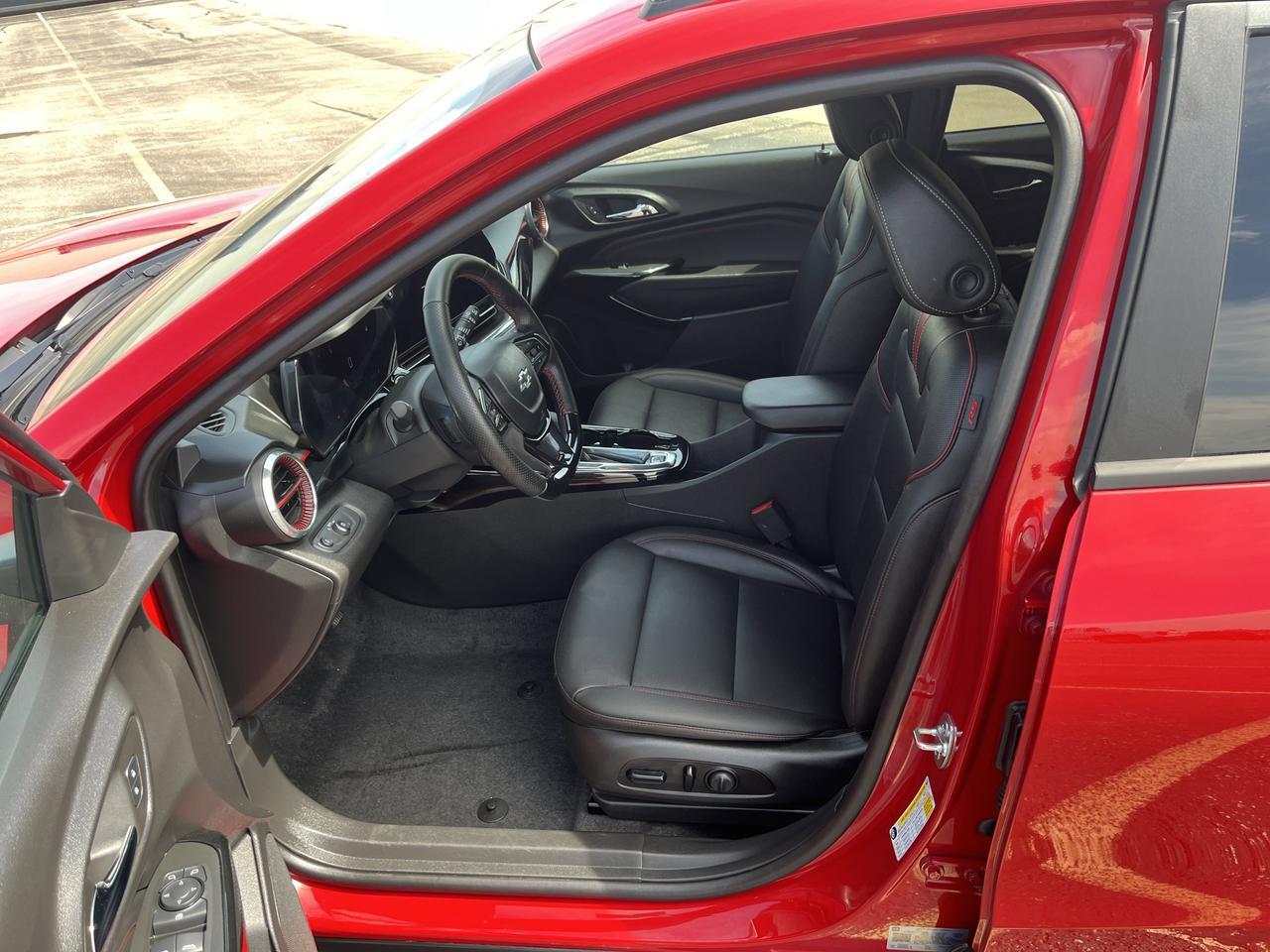 2026 Chevrolet Trax 2RS DriverConfidencePkg w/AdptvCrz 19s HtdEvotex HtdSteeringWhee 8-WayPwrDrvrSeat Saukville WI