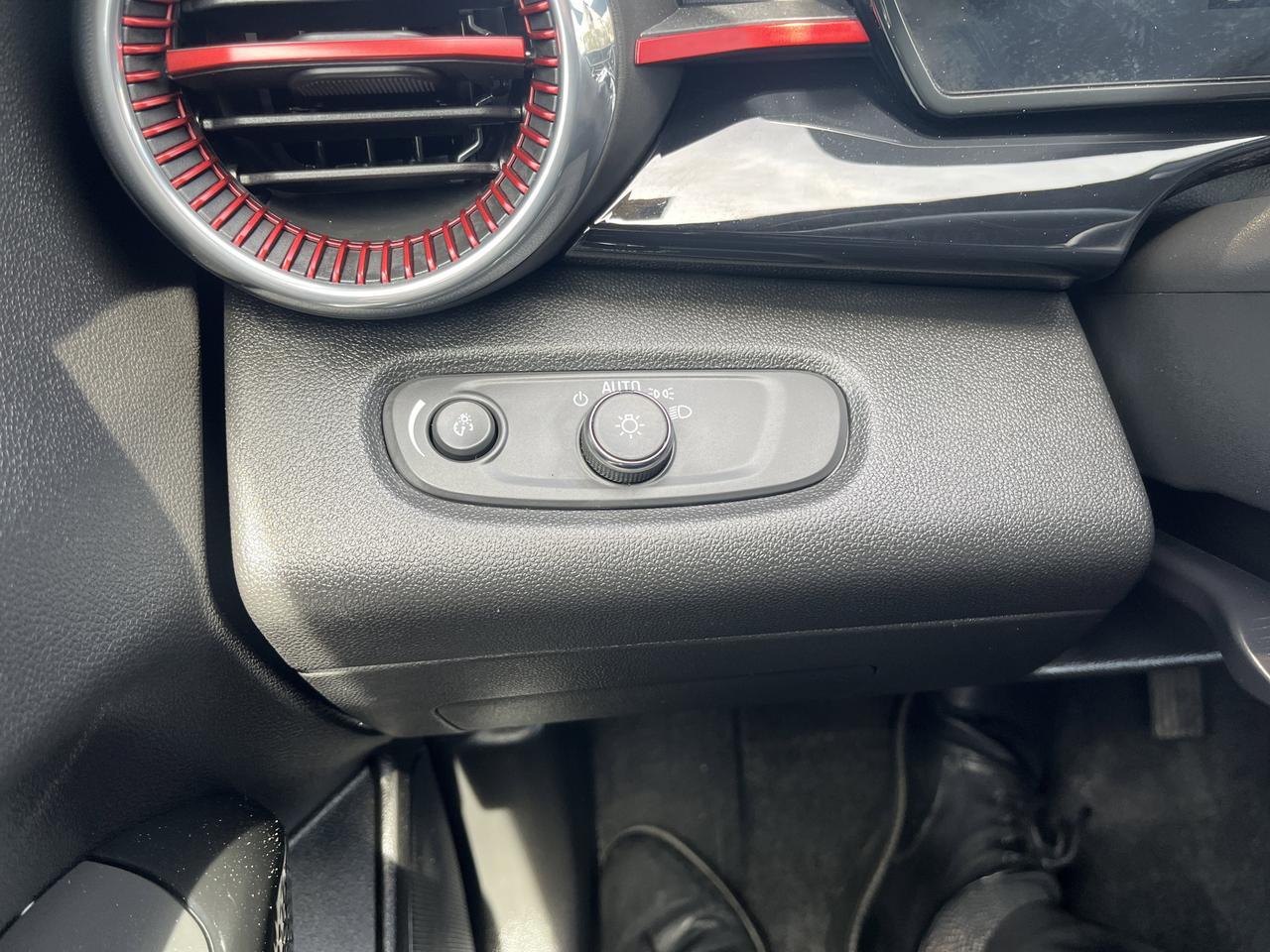 2026 Chevrolet Trax 2RS DriverConfidencePkg w/AdptvCrz 19s HtdEvotex HtdSteeringWhee 8-WayPwrDrvrSeat Saukville WI