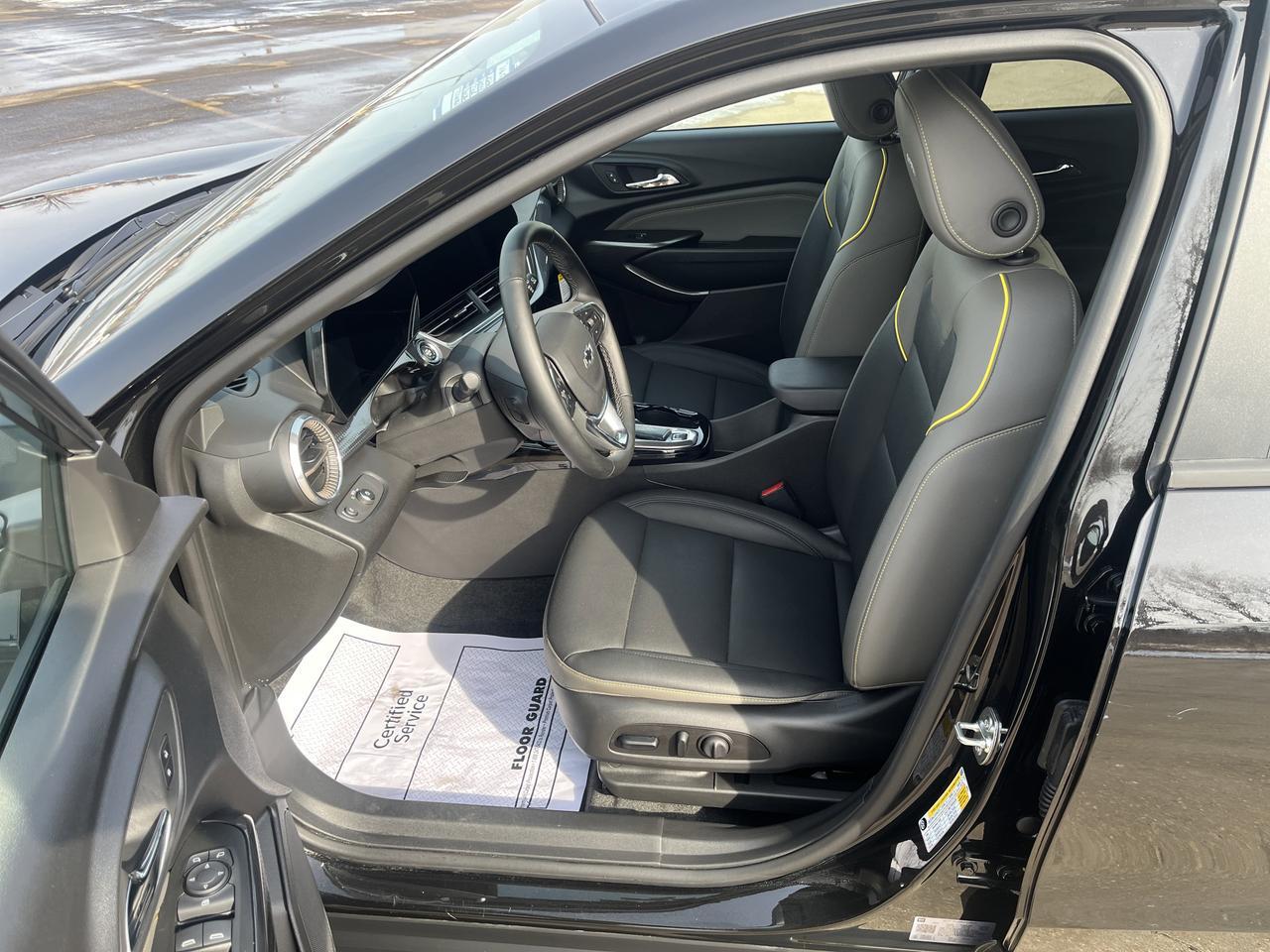 2026 Chevrolet Trax ACTIV DriverConfidencePkg w/AdaptiveCruise HtdSeats HtdSteeringWheel 8-WayPwrDriverSeat HD-RrCamera Saukville WI