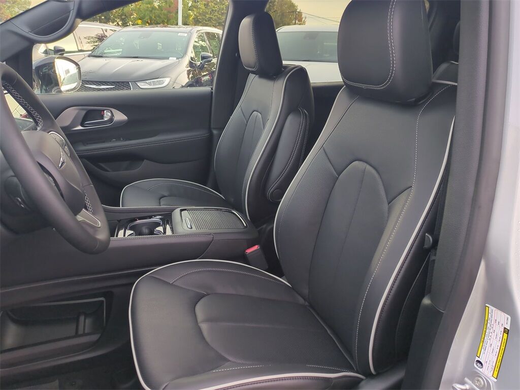 2026 Chrysler Pacifica Hybrid Select Gresham OR