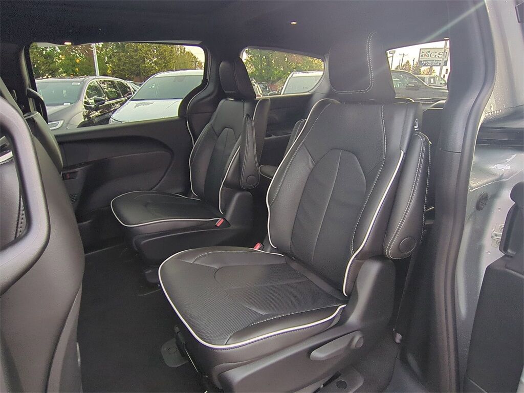 2026 Chrysler Pacifica Hybrid Select Gresham OR