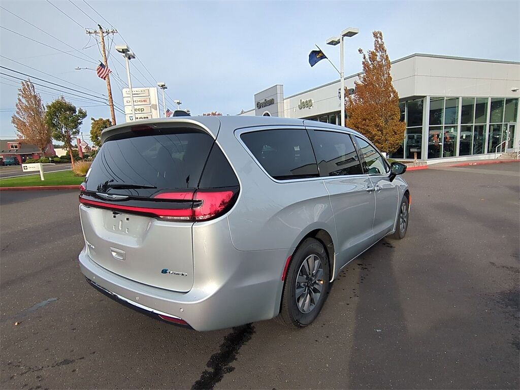 2026 Chrysler Pacifica Hybrid Select Gresham OR