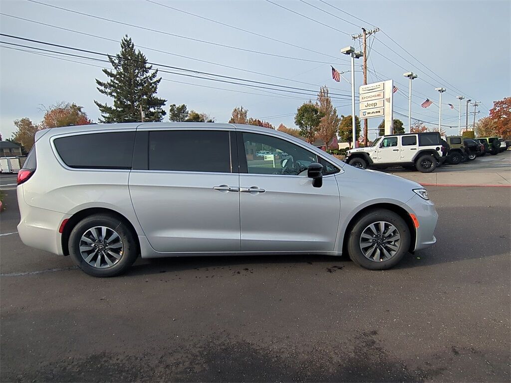 2026 Chrysler Pacifica Hybrid Select Gresham OR