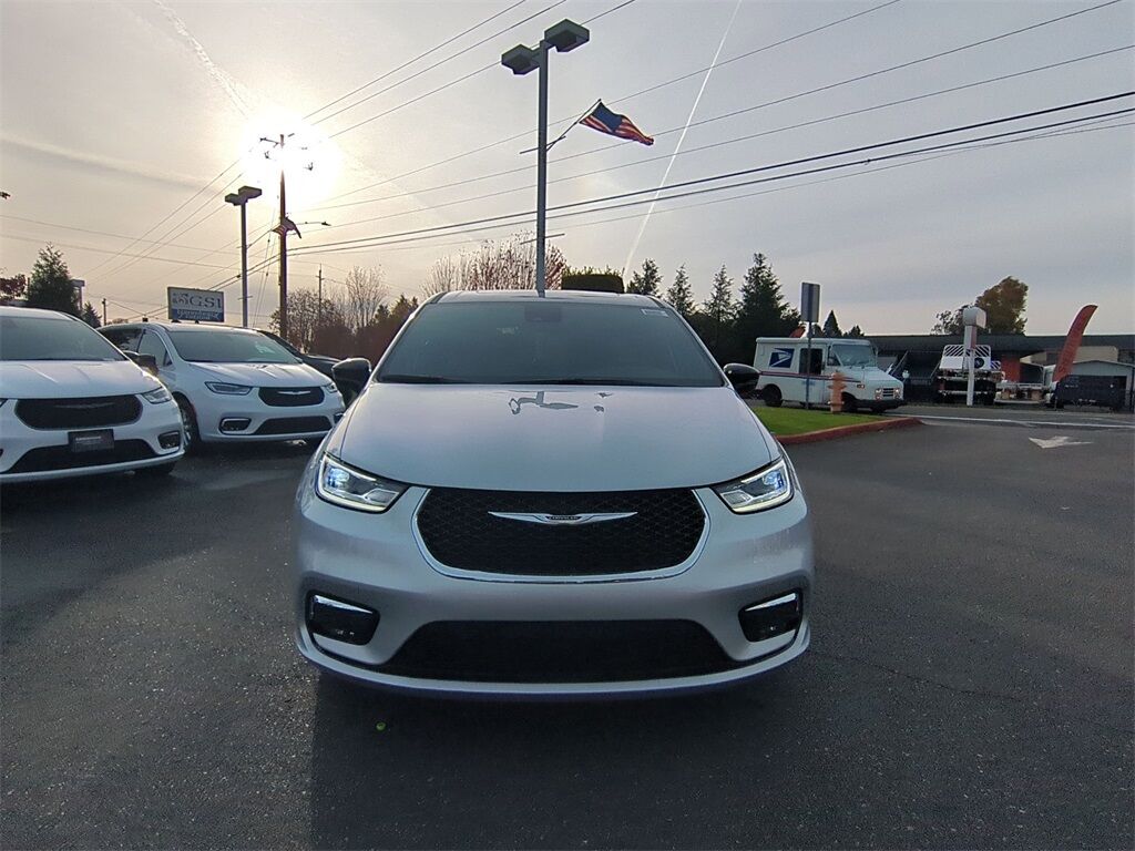 2026 Chrysler Pacifica Hybrid Select Gresham OR