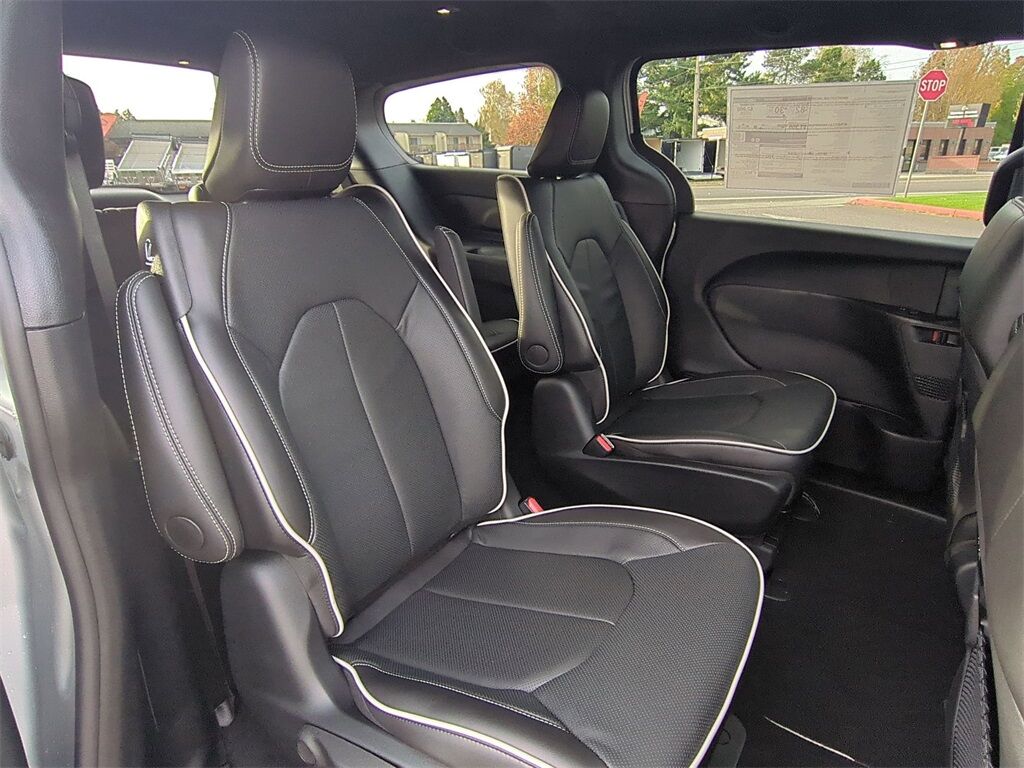 2026 Chrysler Pacifica Hybrid Select Gresham OR