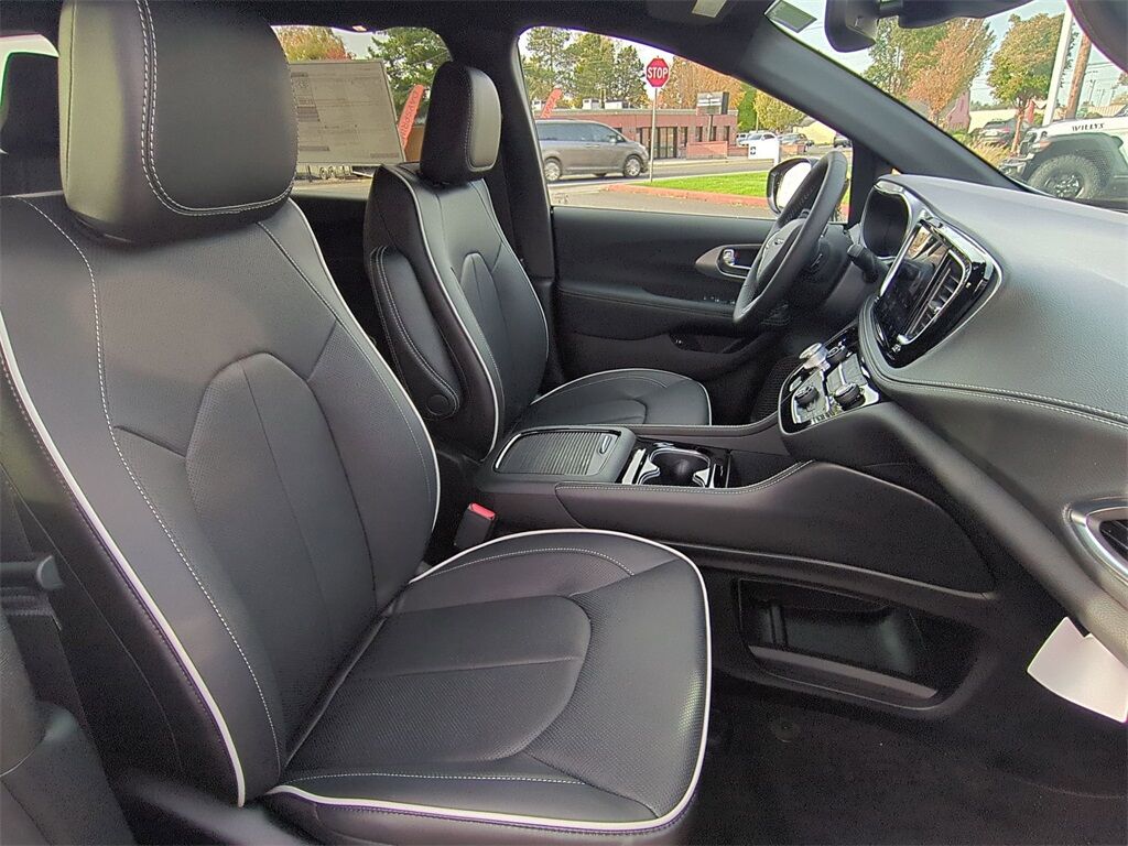 2026 Chrysler Pacifica Hybrid Select Gresham OR