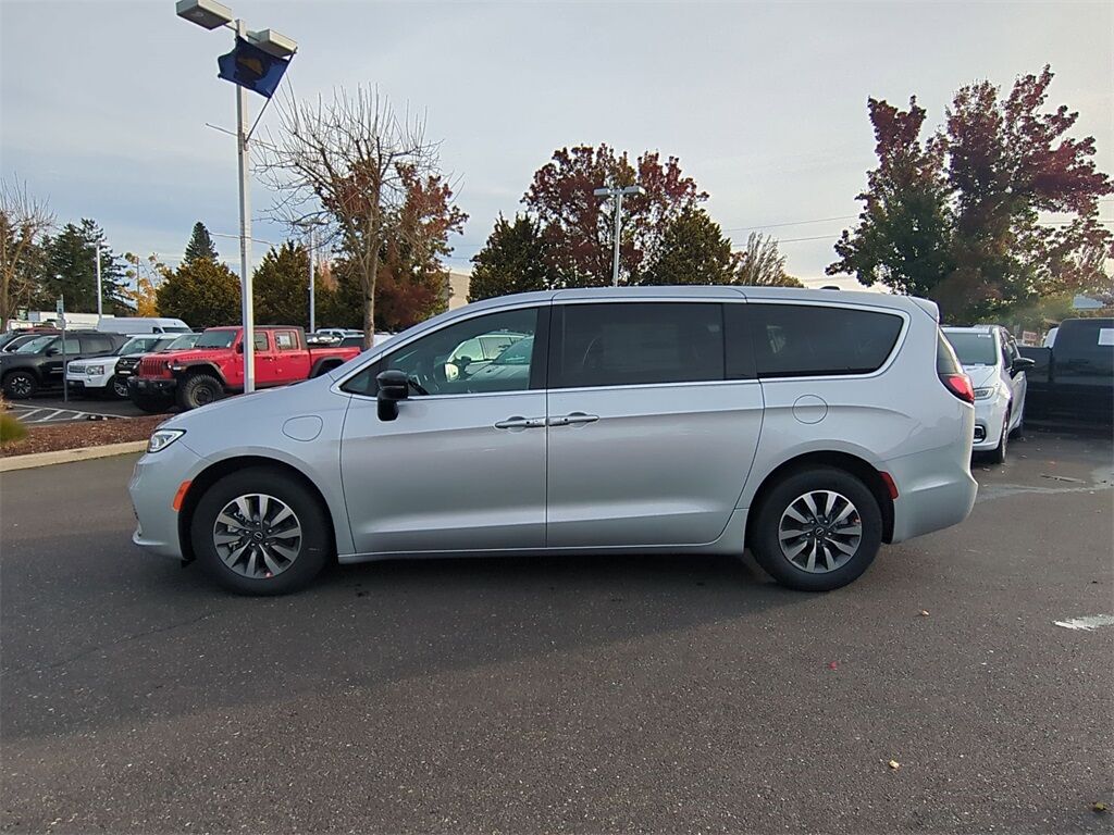 2026 Chrysler Pacifica Hybrid Select Gresham OR