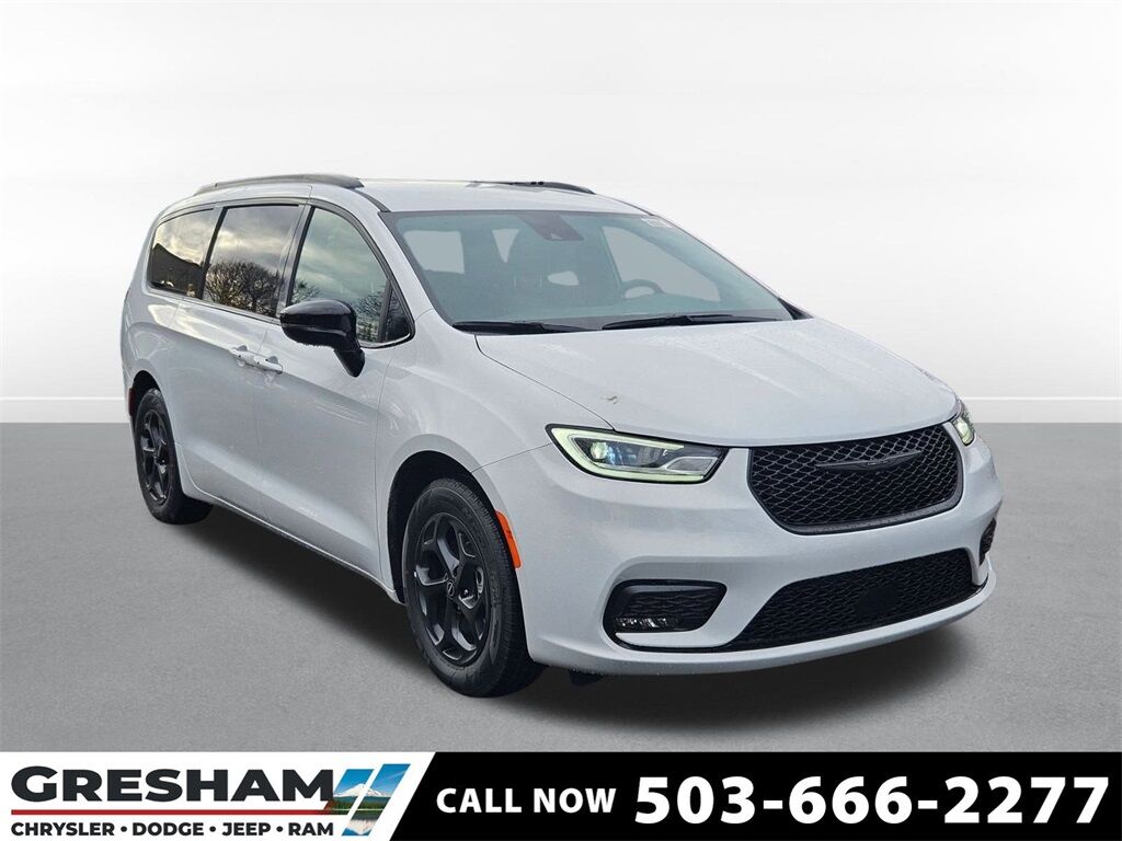 2026 Chrysler Pacifica Hybrid Select