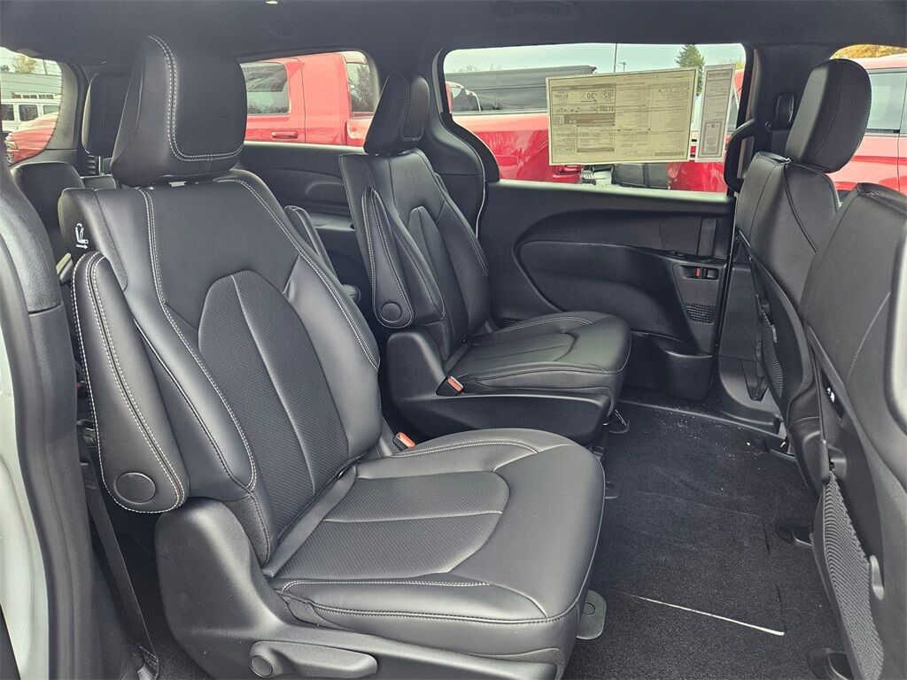 2026 Chrysler Pacifica Hybrid Select Gresham OR