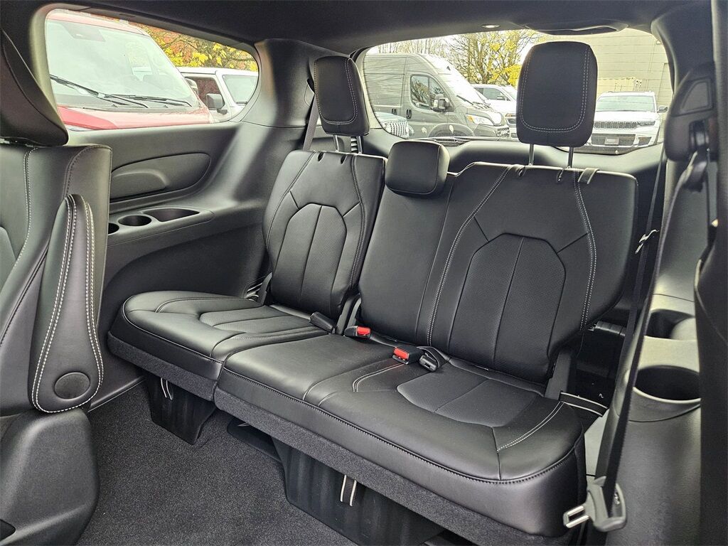 2026 Chrysler Pacifica Hybrid Select Gresham OR