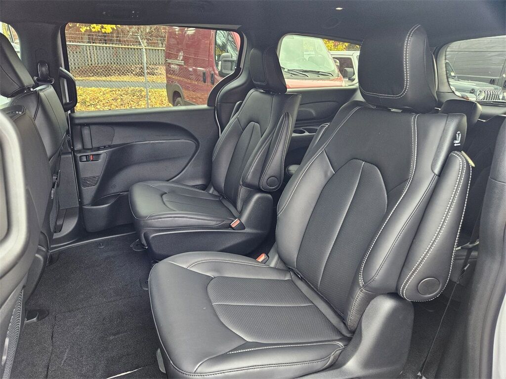 2026 Chrysler Pacifica Hybrid Select Gresham OR