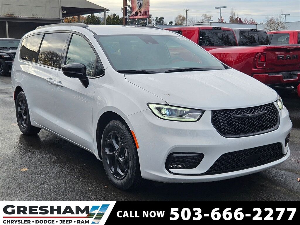 2026 Chrysler Pacifica Hybrid Select