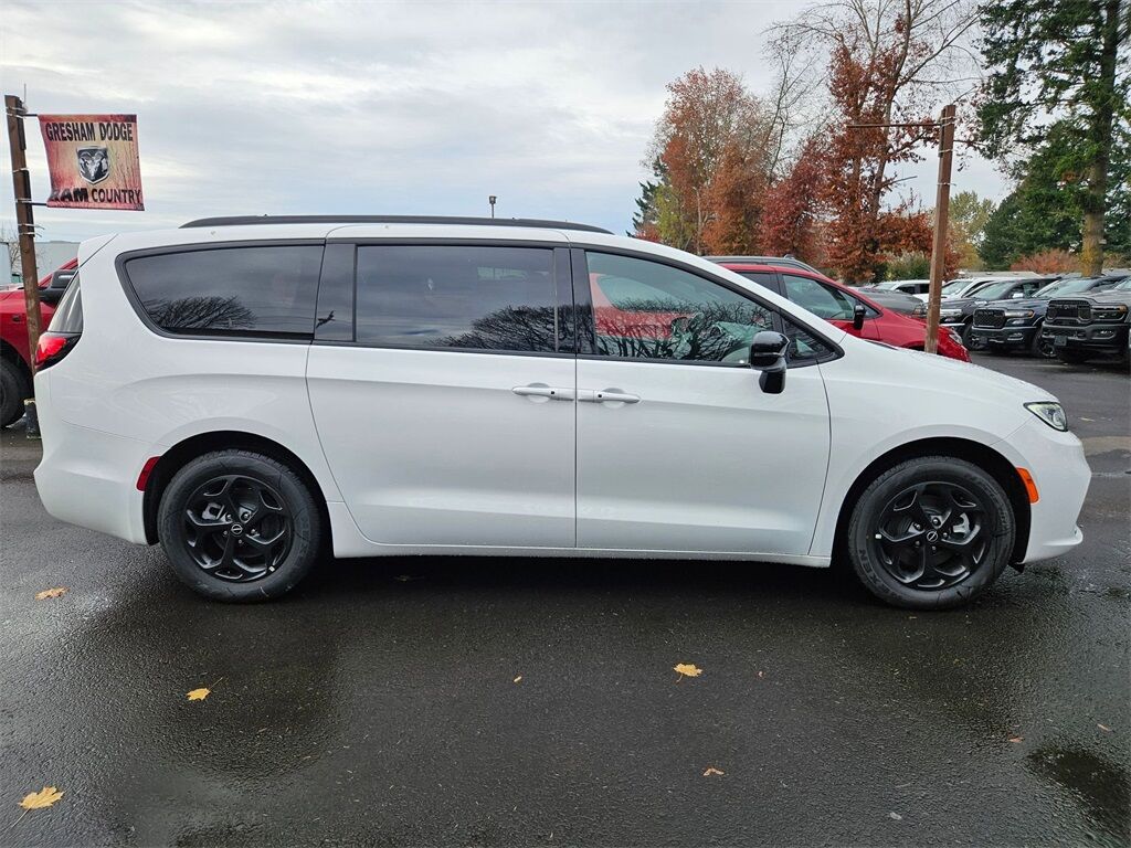 2026 Chrysler Pacifica Hybrid Select Gresham OR