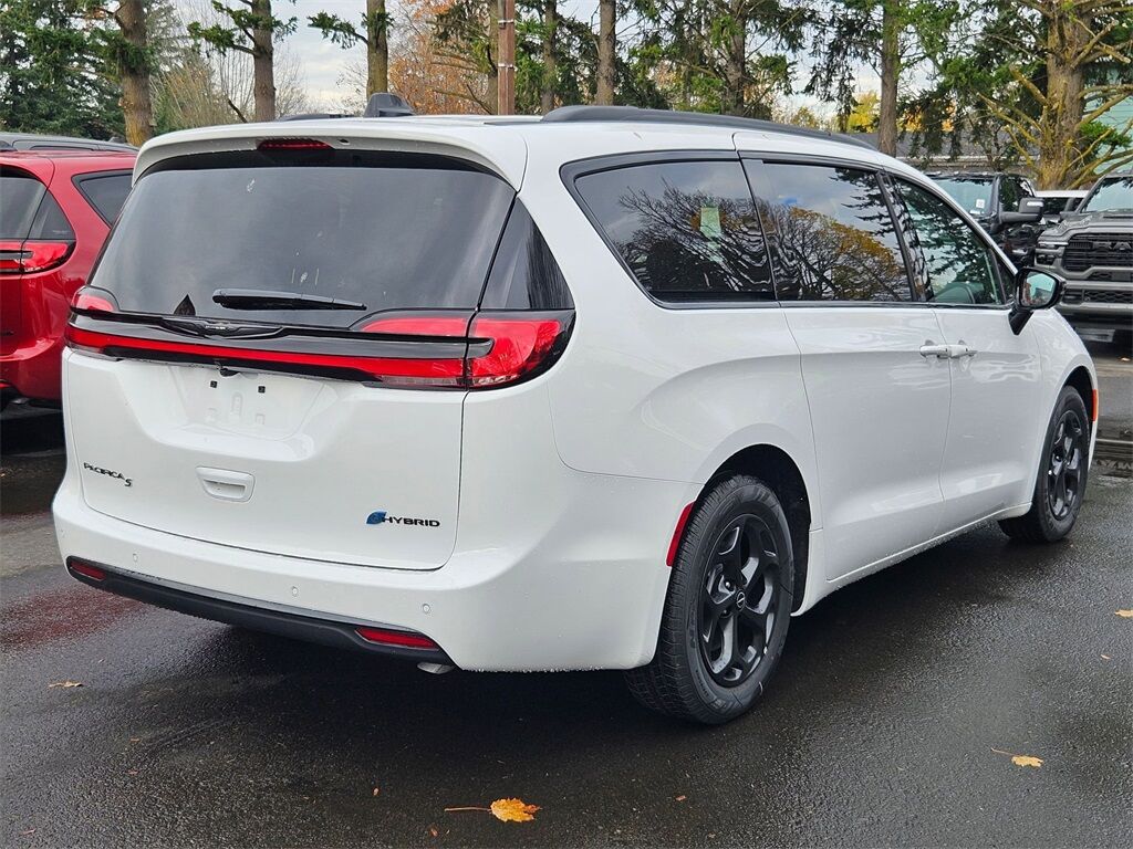 2026 Chrysler Pacifica Hybrid Select Gresham OR