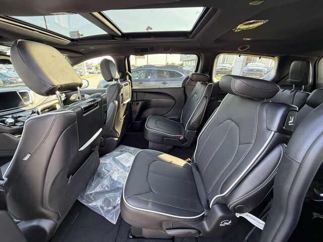 2026 Chrysler Pacifica Limited Crestwood KY
