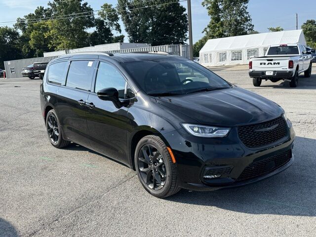 2026 Chrysler Pacifica Limited Crestwood KY