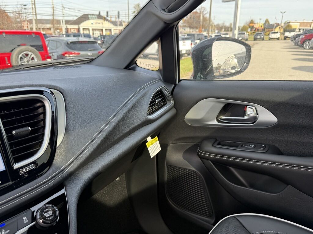 2026 Chrysler Pacifica Limited Crestwood KY