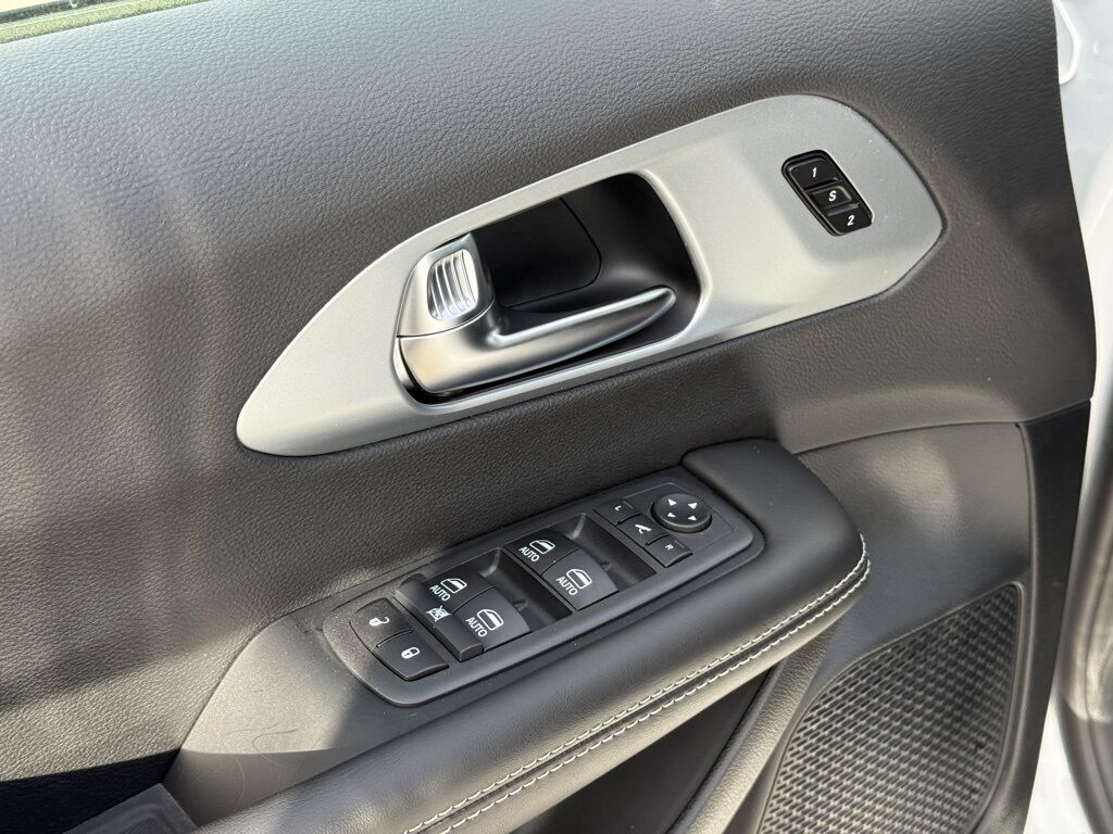 2026 Chrysler Pacifica Limited Crestwood KY