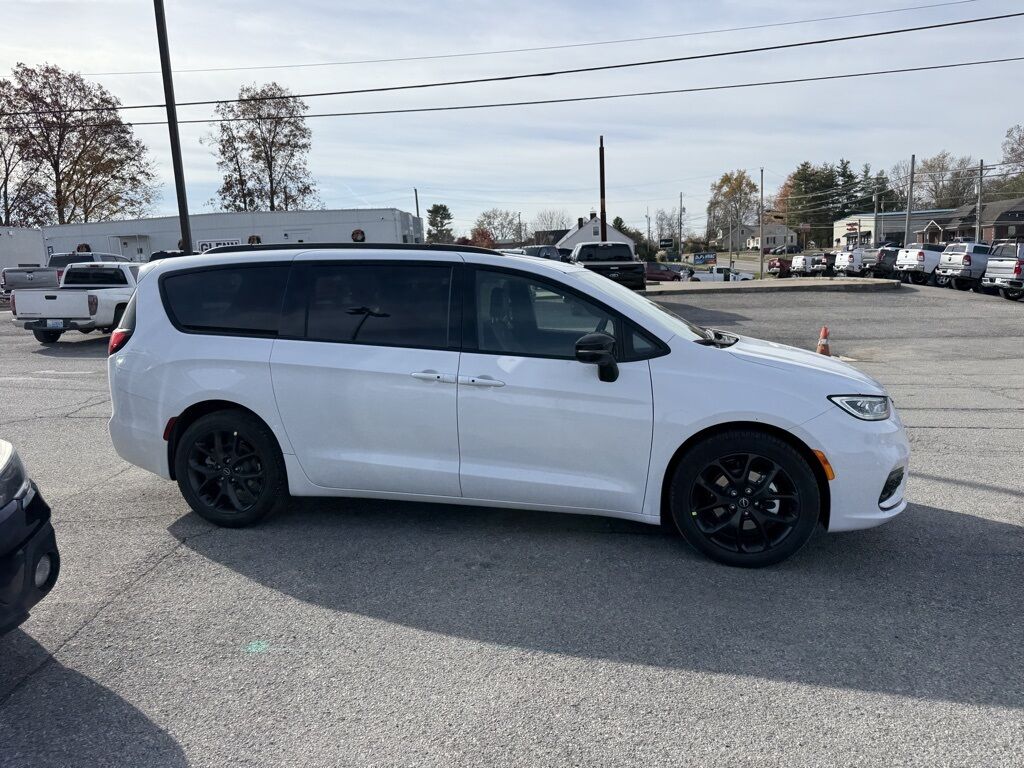 2026 Chrysler Pacifica Limited Crestwood KY