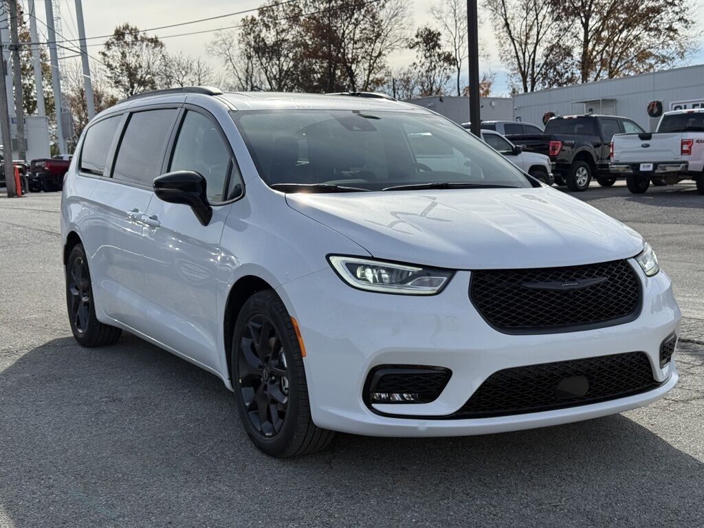 2026 Chrysler Pacifica Limited Crestwood KY