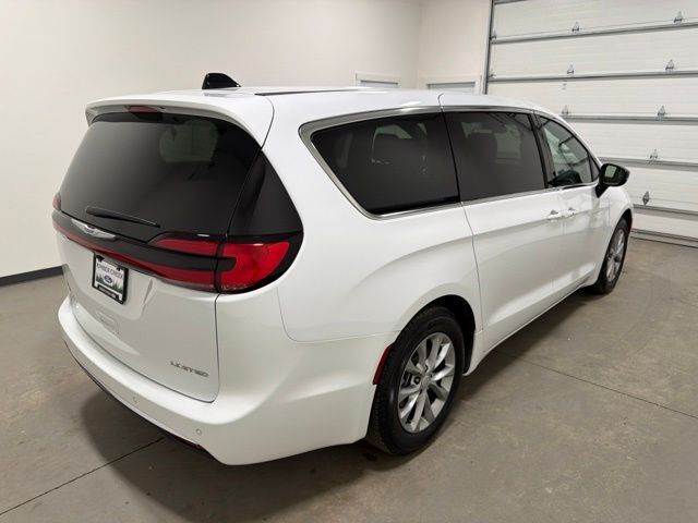 2026 Chrysler Pacifica Limited Pine River MN