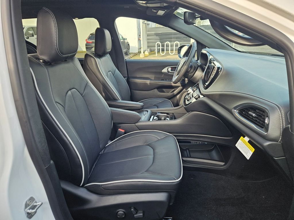 2026 Chrysler Pacifica Limited Gresham OR