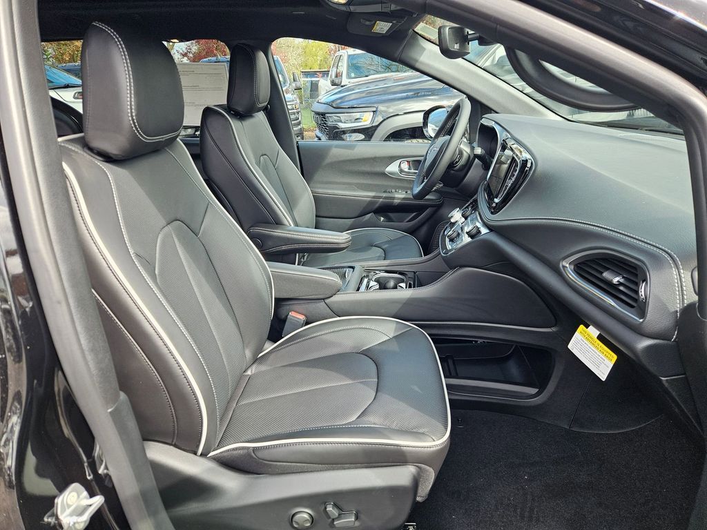 2026 Chrysler Pacifica Limited Gresham OR