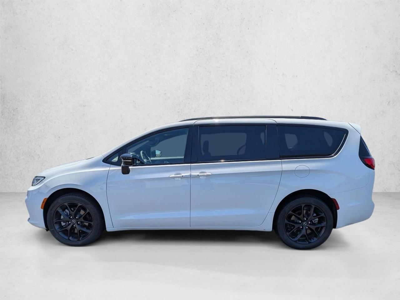 2026 Chrysler Pacifica Limited Roseville CA