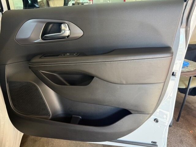 2026 Chrysler Pacifica Select Burnet TX