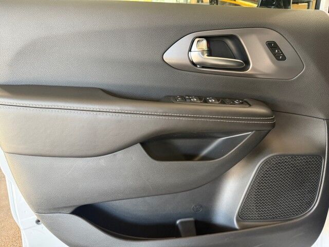 2026 Chrysler Pacifica Select Burnet TX