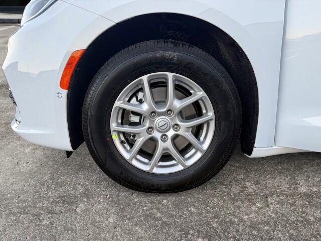 2026 Chrysler Pacifica Select Burnet TX