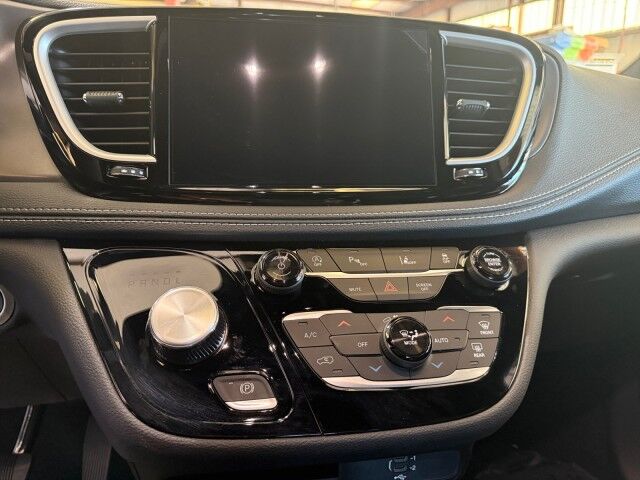 2026 Chrysler Pacifica Select Burnet TX