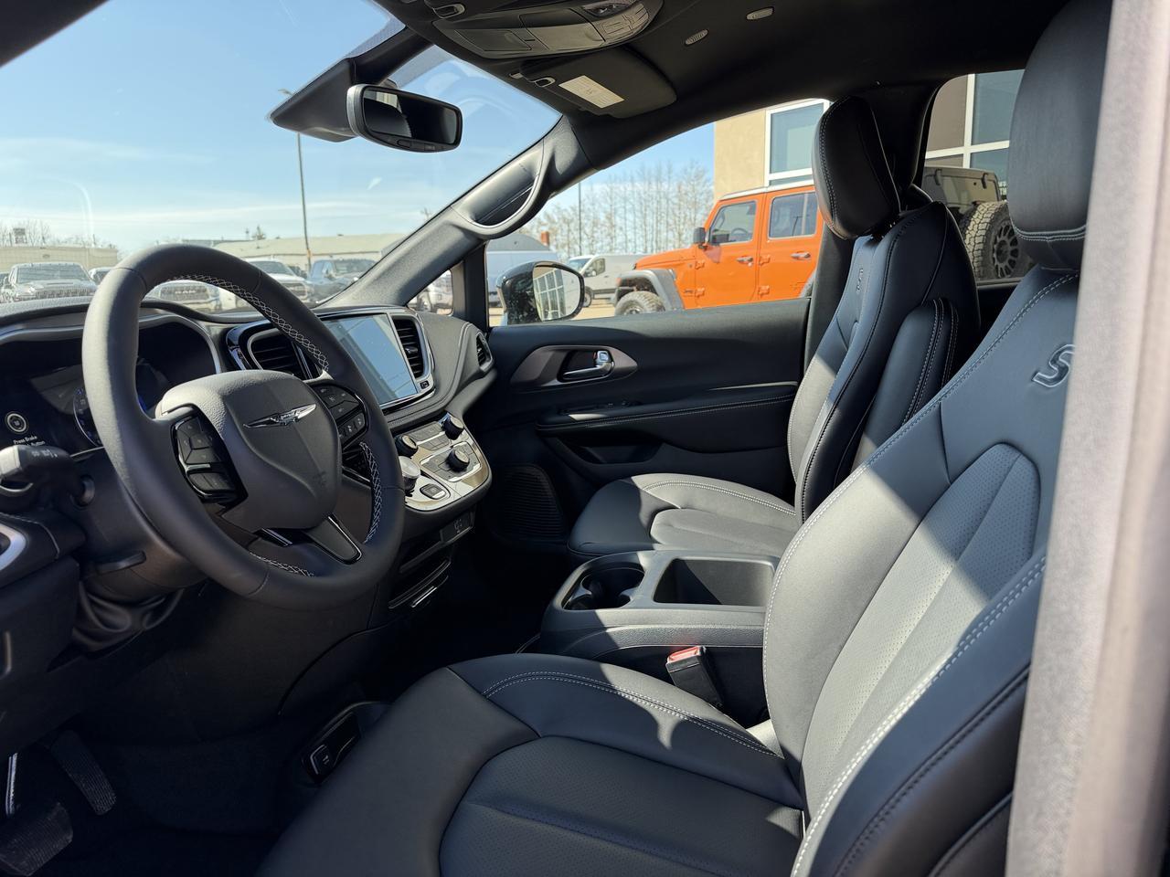 2026 Chrysler Pacifica Select AWD | Diamond Black Crystal Pearl | Pentastar V6 | S Appearance Package | 20IN Wheels Redwater AB