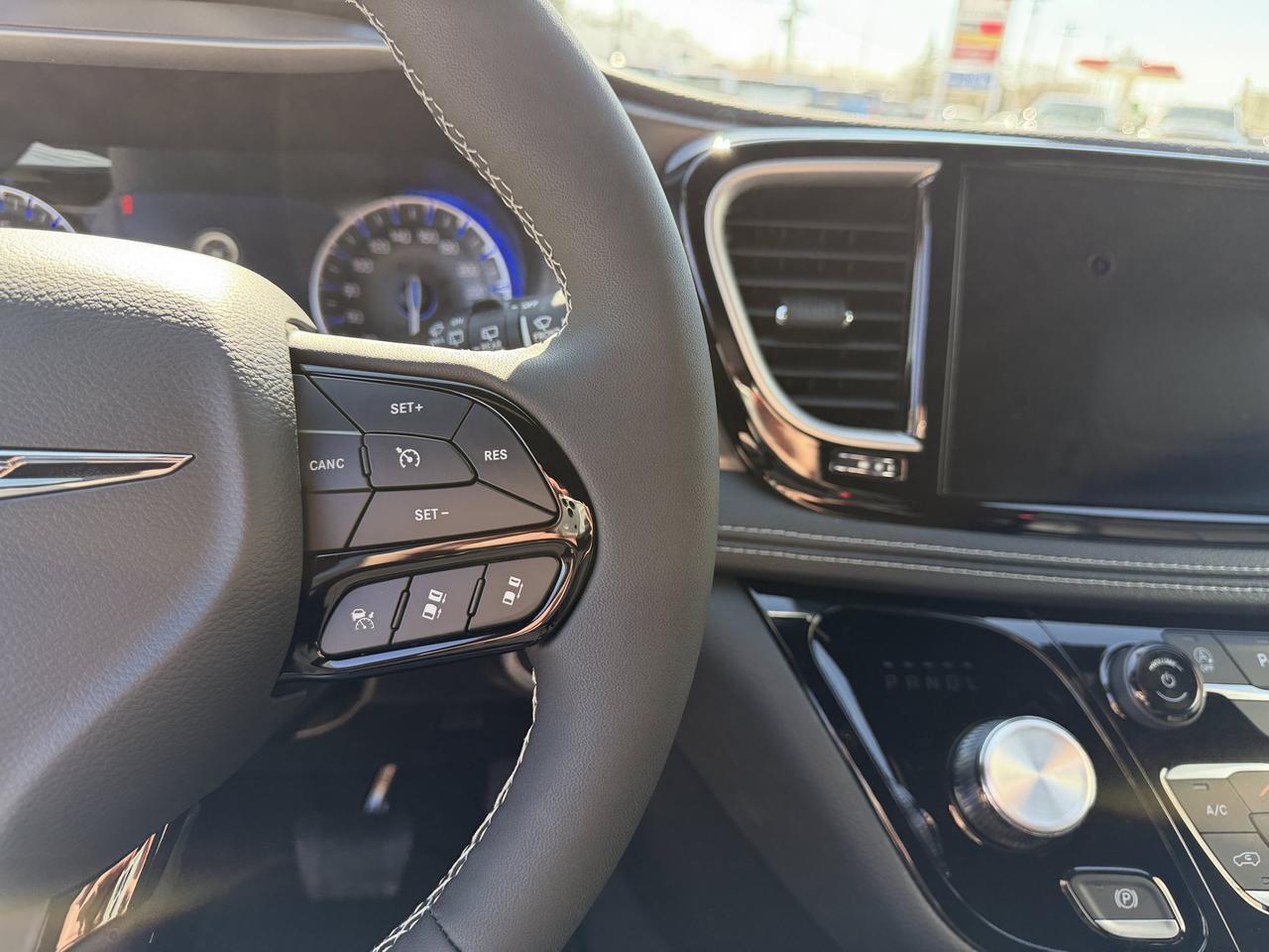 2026 Chrysler Pacifica Select AWD | Diamond Black Crystal Pearl | Pentastar V6 | S Appearance Package | 20IN Wheels Redwater AB