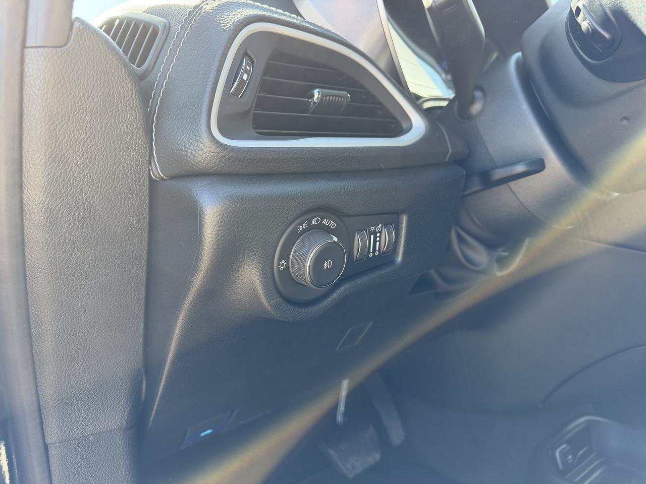 2026 Chrysler Pacifica Select AWD | Diamond Black Crystal Pearl | Pentastar V6 | S Appearance Package | 20IN Wheels Redwater AB