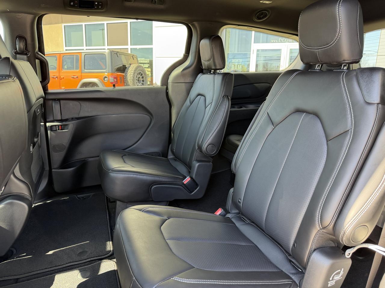 2026 Chrysler Pacifica Select AWD | Diamond Black Crystal Pearl | Pentastar V6 | S Appearance Package | 20IN Wheels Redwater AB