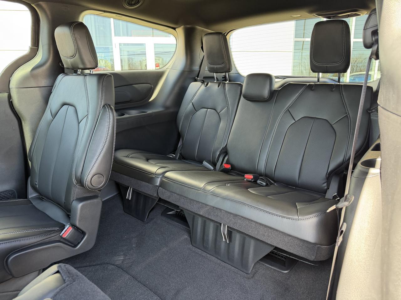 2026 Chrysler Pacifica Select AWD | Diamond Black Crystal Pearl | Pentastar V6 | S Appearance Package | 20IN Wheels Redwater AB