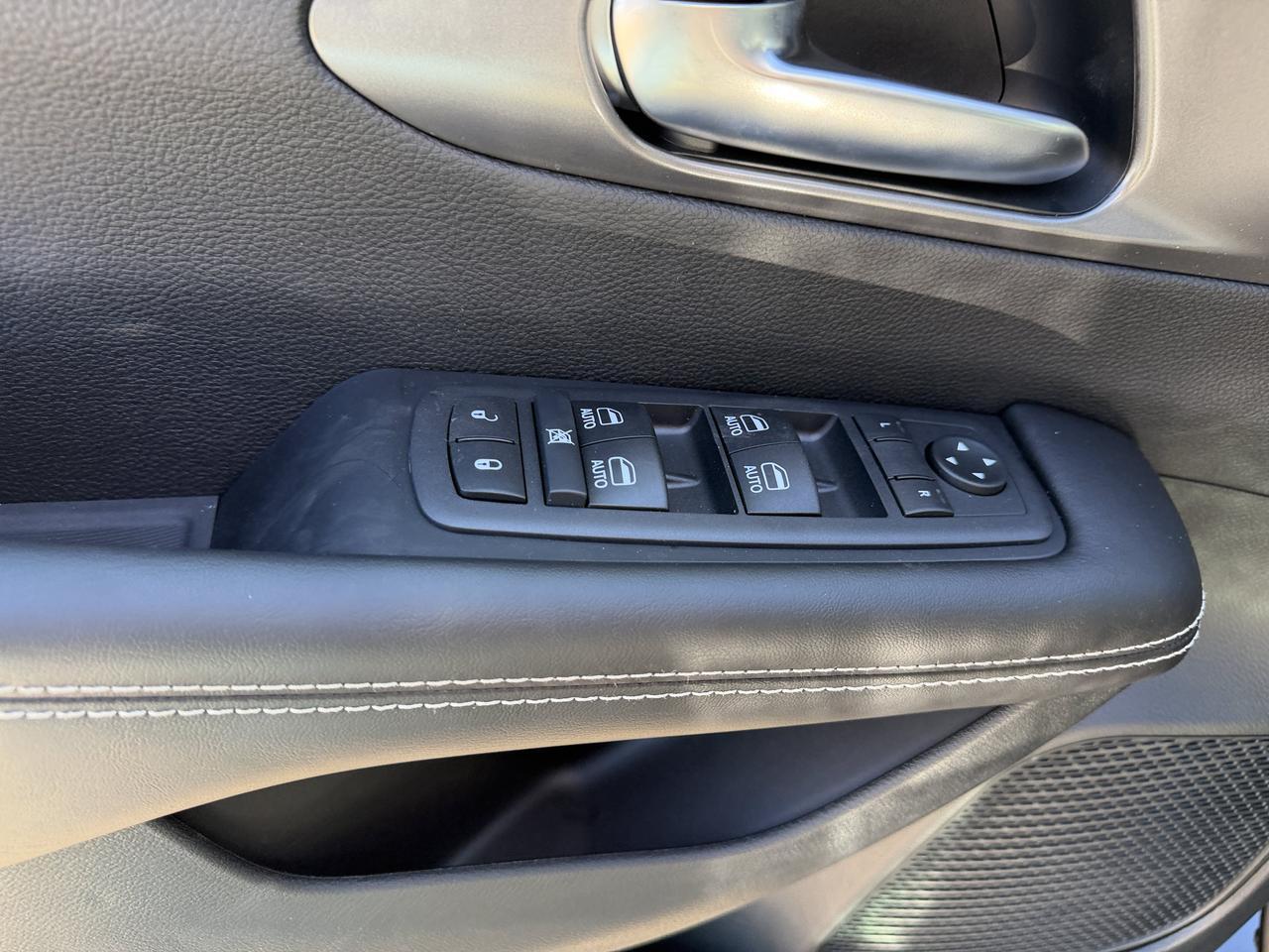 2026 Chrysler Pacifica Select AWD | Diamond Black Crystal Pearl | Pentastar V6 | S Appearance Package | 20IN Wheels Redwater AB