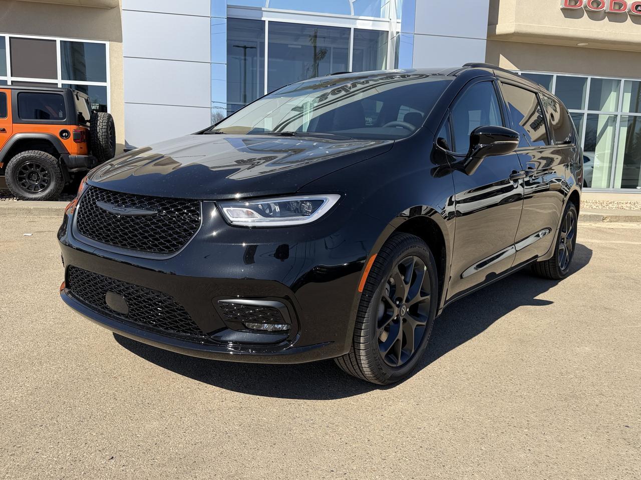 2026 Chrysler Pacifica Select AWD | Diamond Black Crystal Pearl | Pentastar V6 | S Appearance Package | 20IN Wheels Redwater AB