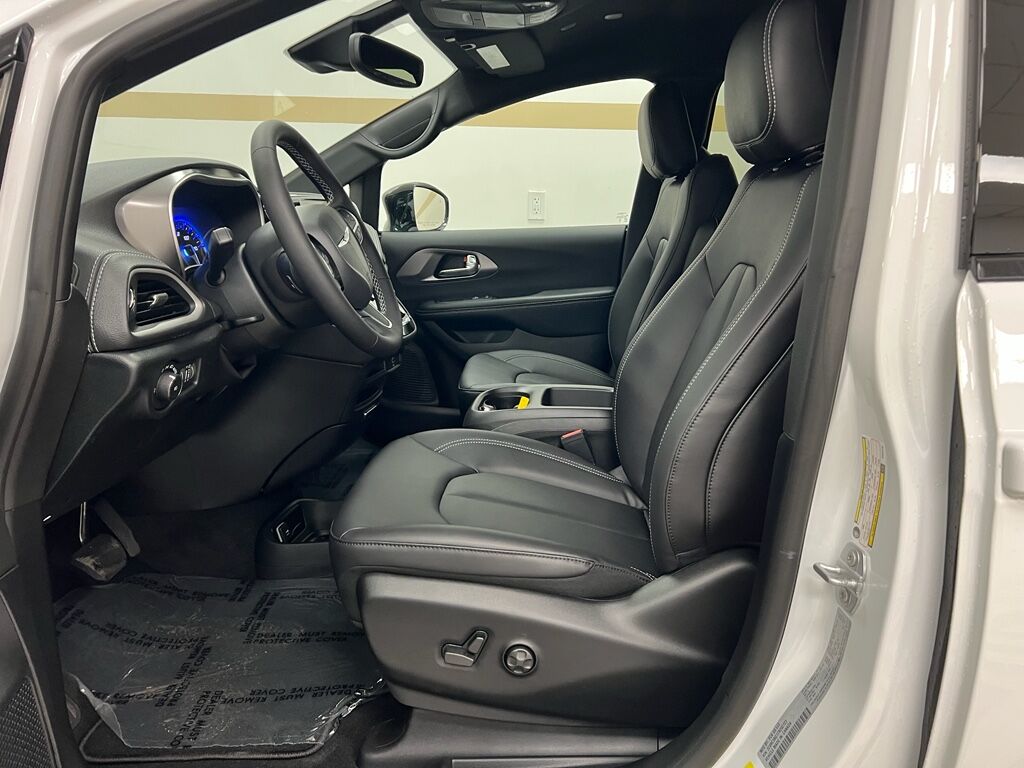 2026 Chrysler Pacifica Select Bozeman MT