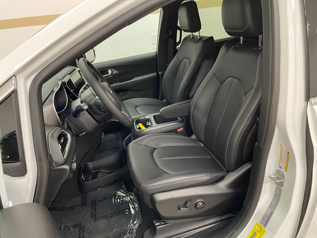 2026 Chrysler Pacifica Select Bozeman MT