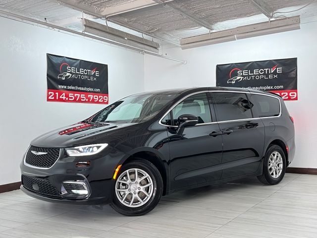 2026 Chrysler Pacifica Select Carrollton TX